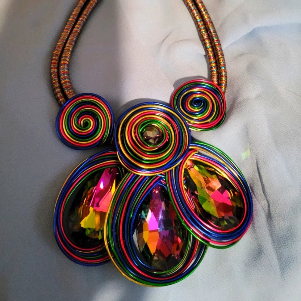 Beautiful aluminum Wire Crystal Necklace/ Earrings SetColorful Artisan Jewelry - Picture 7 of 15